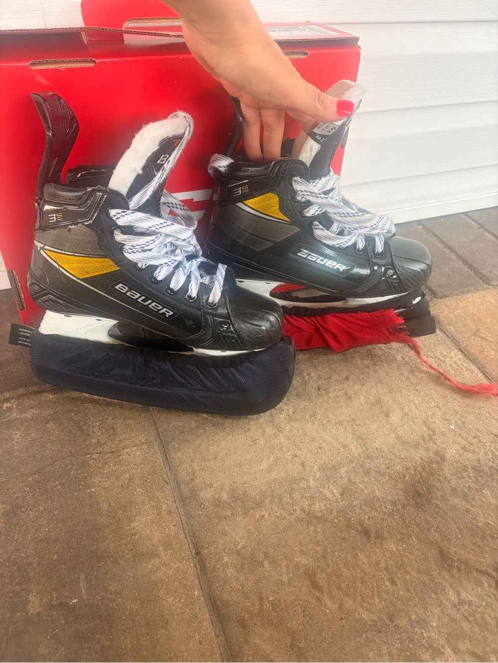 Bauer supreme size 4.5 Black and Yellow Youth Hockey Skates with White Laces